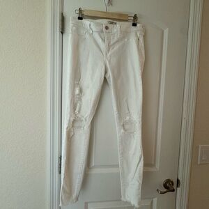 Abercrombie and Fitch white skinny jean distressed size 8r